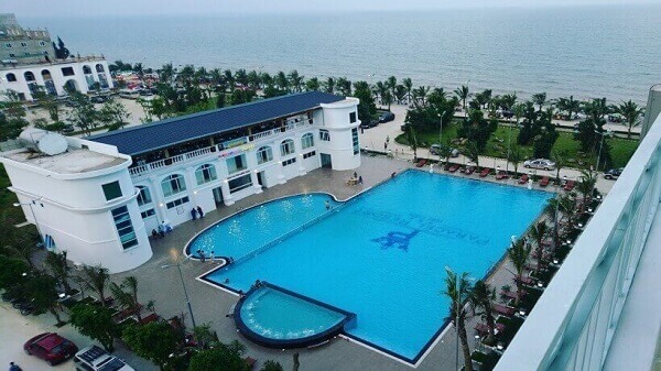 Các nhà nghỉ hướng biển tại Hải Tiến có bể bơi cực đẹp3