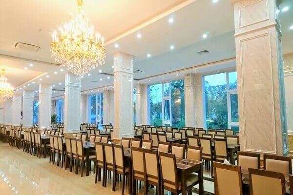 Các khách sạn tại Hải Tiến có nhà hàng view hướng biển3