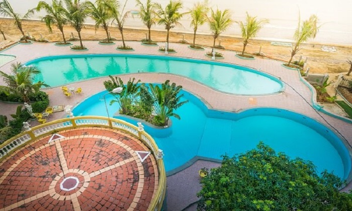 ĐỪNG BỎ QUA khách sạn duy nhất có 4 bể bơi ở biển Hải Tiến