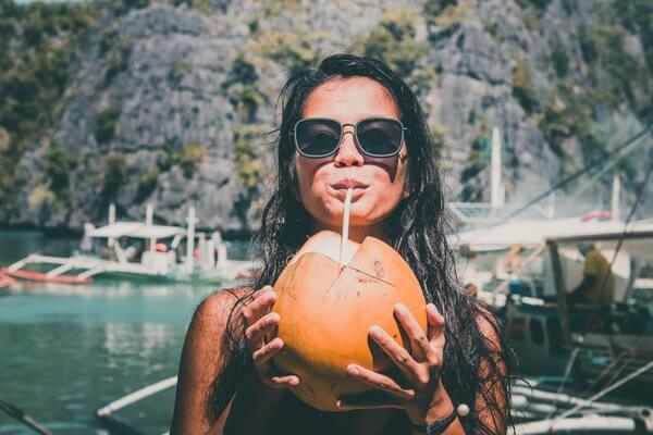 8 lý do bạn nên gọi nước dừa trong mỗi chuyến du lịch biển 2